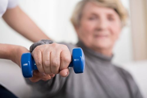 elderly-woman-hand-weight-therapy elderly-woman-hand-weight-therapy